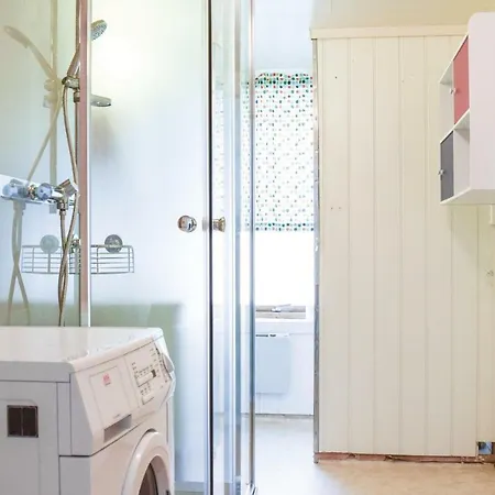 4 Bedroom Beautiful In Steinsto